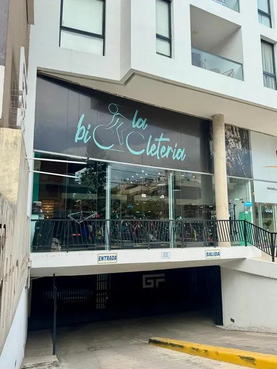 Alquiler de local comercial en Paseo Quattro, apto gastronomico, Villa Carlos Paz 4