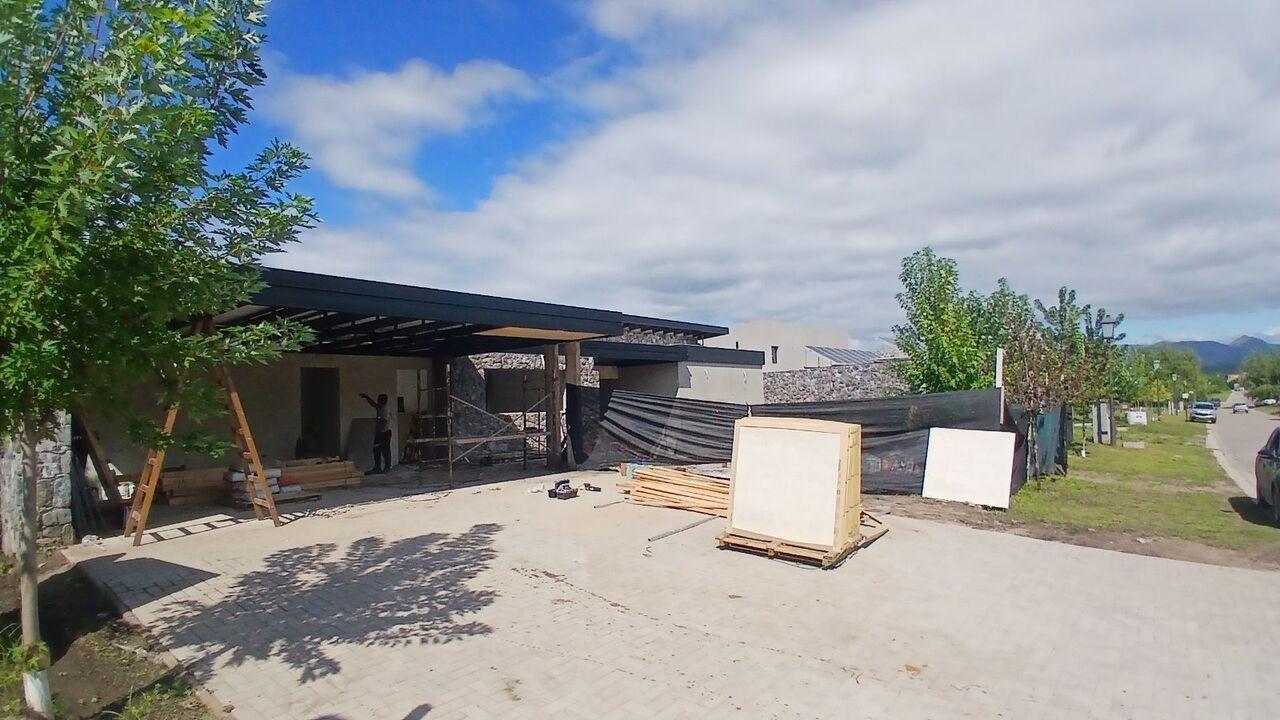 Casa en venta - 4 dormitorios - Estancia El Terron, Mendiolaza