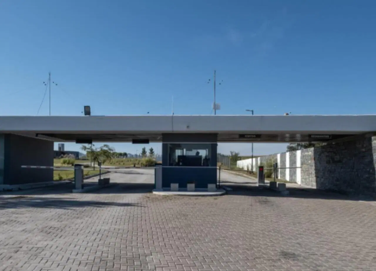 Terrenos en venta - Puerto del Aguila 3