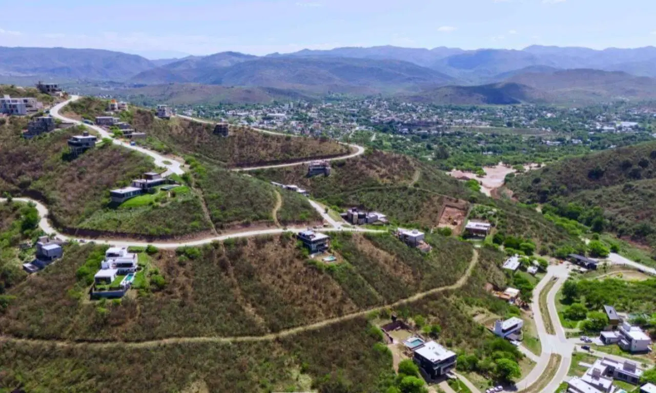 Venta de lote en La Deseada, La Calera. Hermosas vistas. Ubicación privilegiada. 4