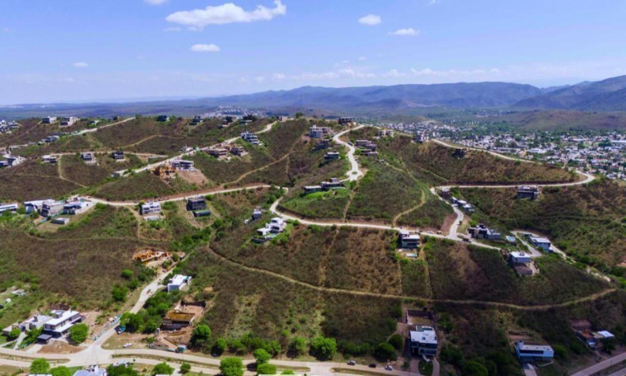 Venta de lote en La Deseada, La Calera. Hermosas vistas. Ubicación privilegiada.