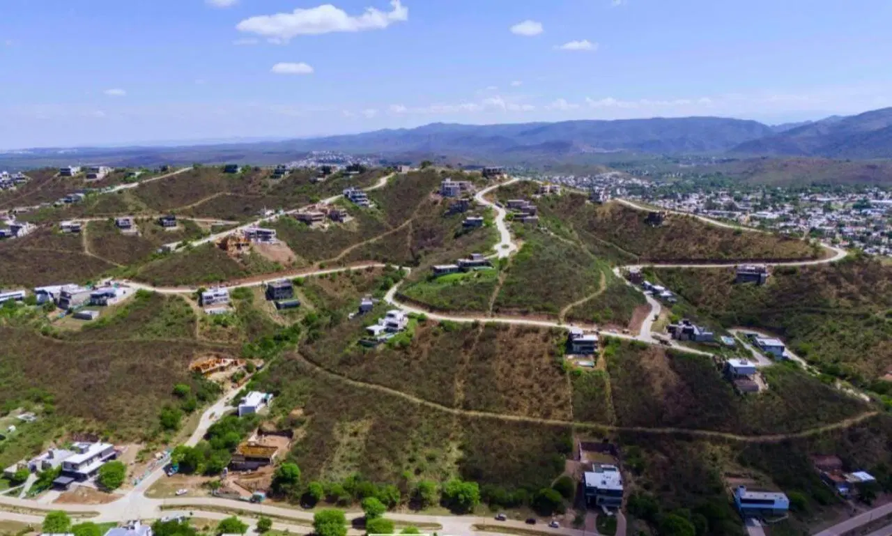 Venta de lote en La Deseada, La Calera. Hermosas vistas. Ubicación privilegiada. 2