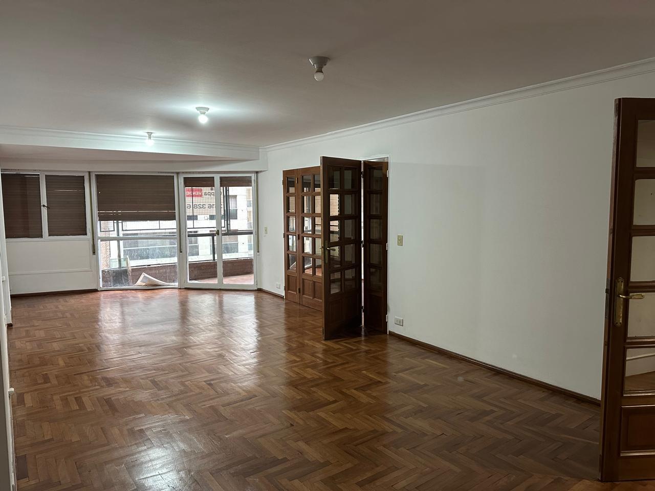 Venta de departamento en nueva córdoba. 3 dormitorios. 2 cocheras. Balcón.