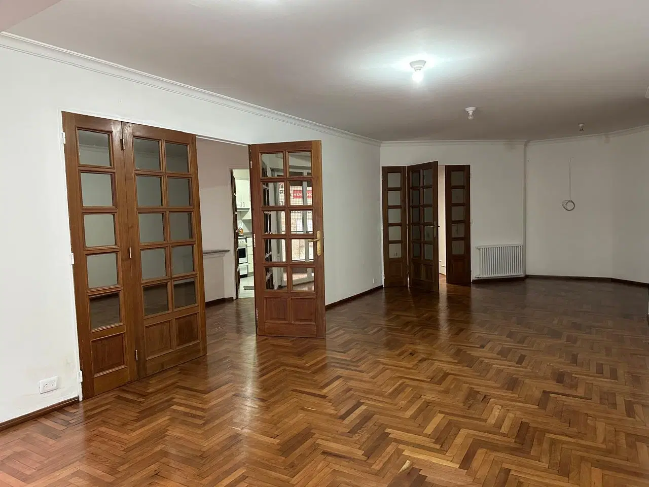 Venta de departamento en nueva córdoba. 3 dormitorios. 2 cocheras. Balcón. 5