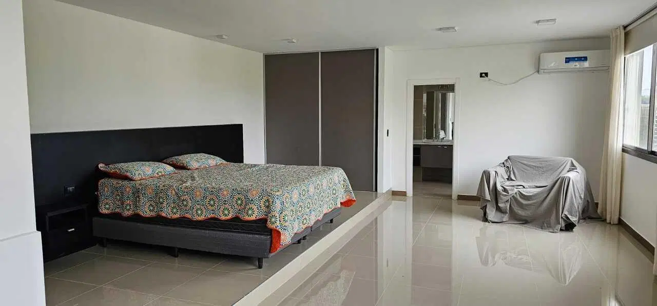 Venta casa en villa del lago carlos paz 3 dormitorios vista al lago 3