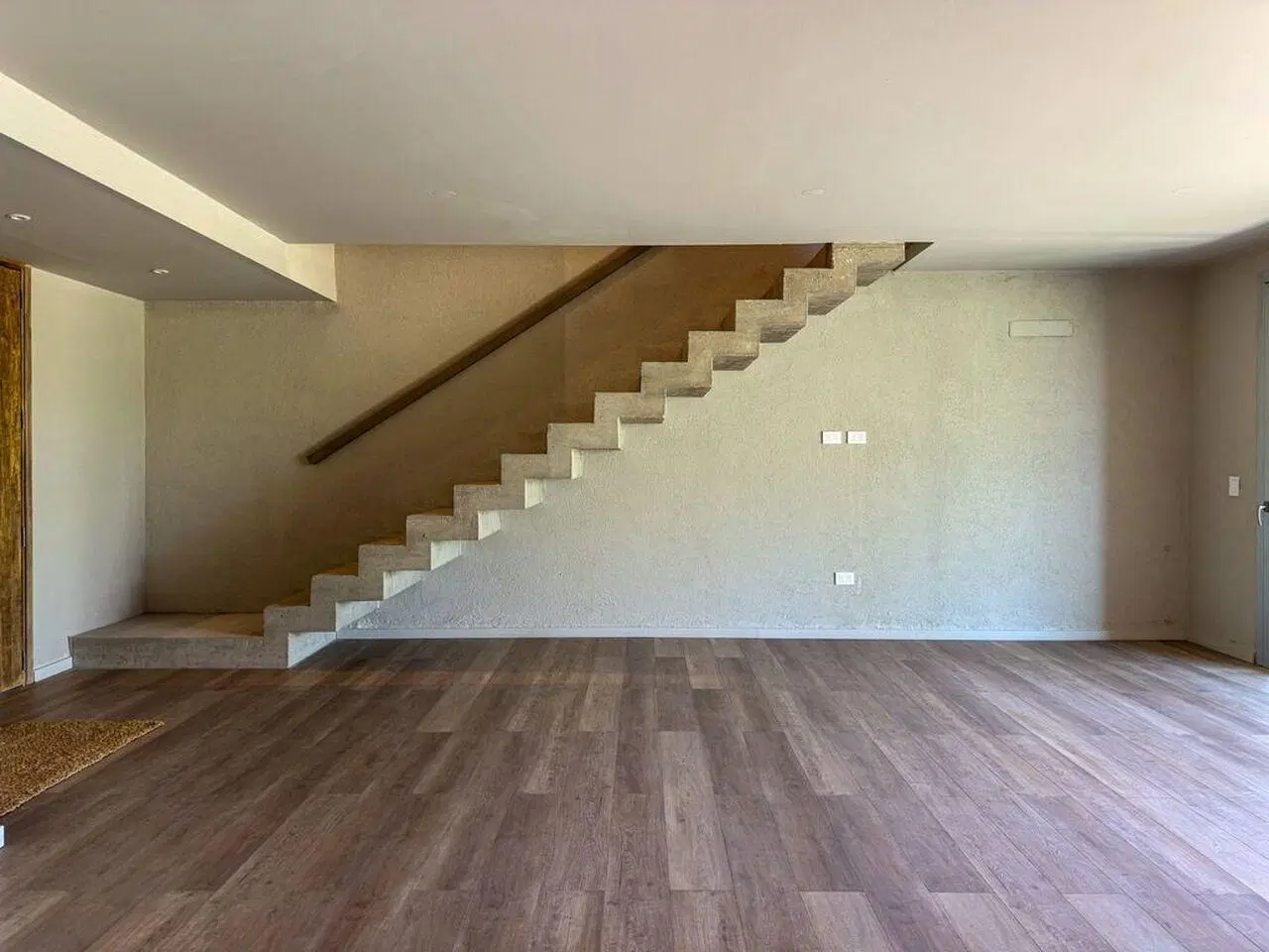 Venta Casa Dúplex en Nuevo Malagueño. Diseño Único. Iluminación natural 5
