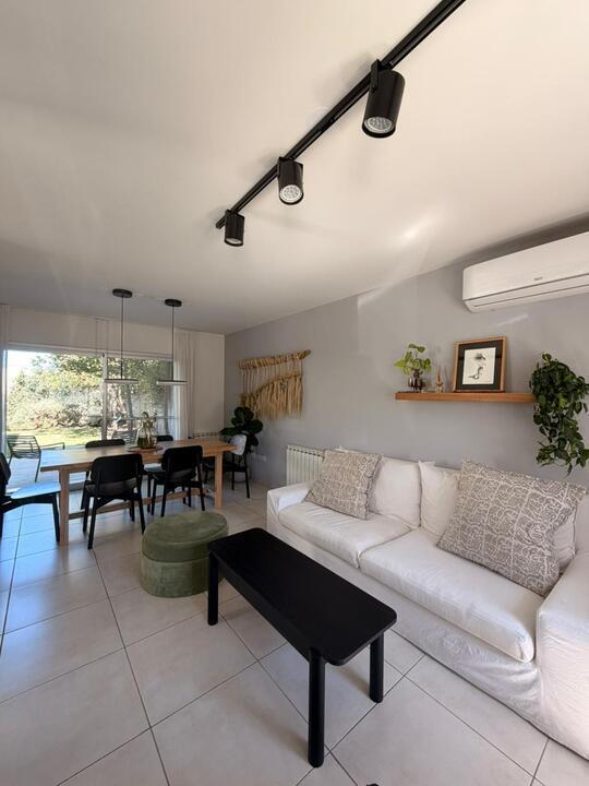 VENTA DE CASA EN ROSSEN VALLE ESCONDIDO, 3 DORM. APTO CREDITO