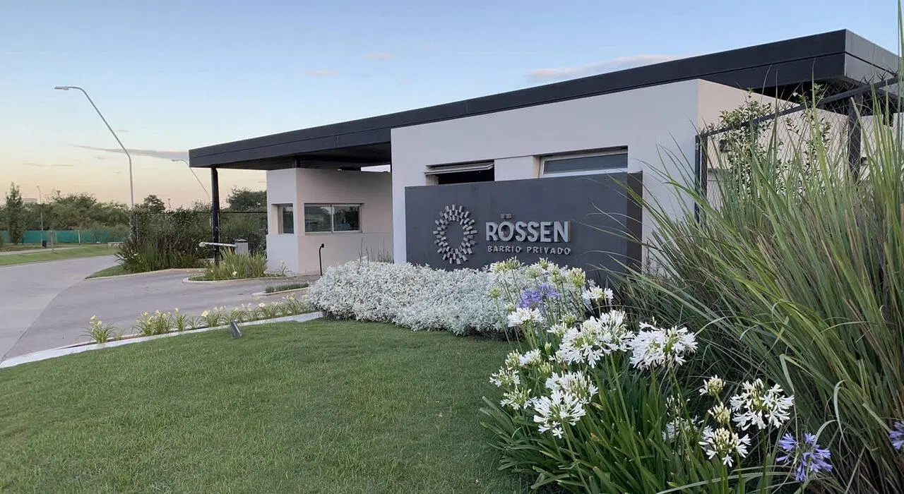 VENTA DE CASA EN ROSSEN VALLE ESCONDIDO, 3 DORM. APTO CREDITO 3