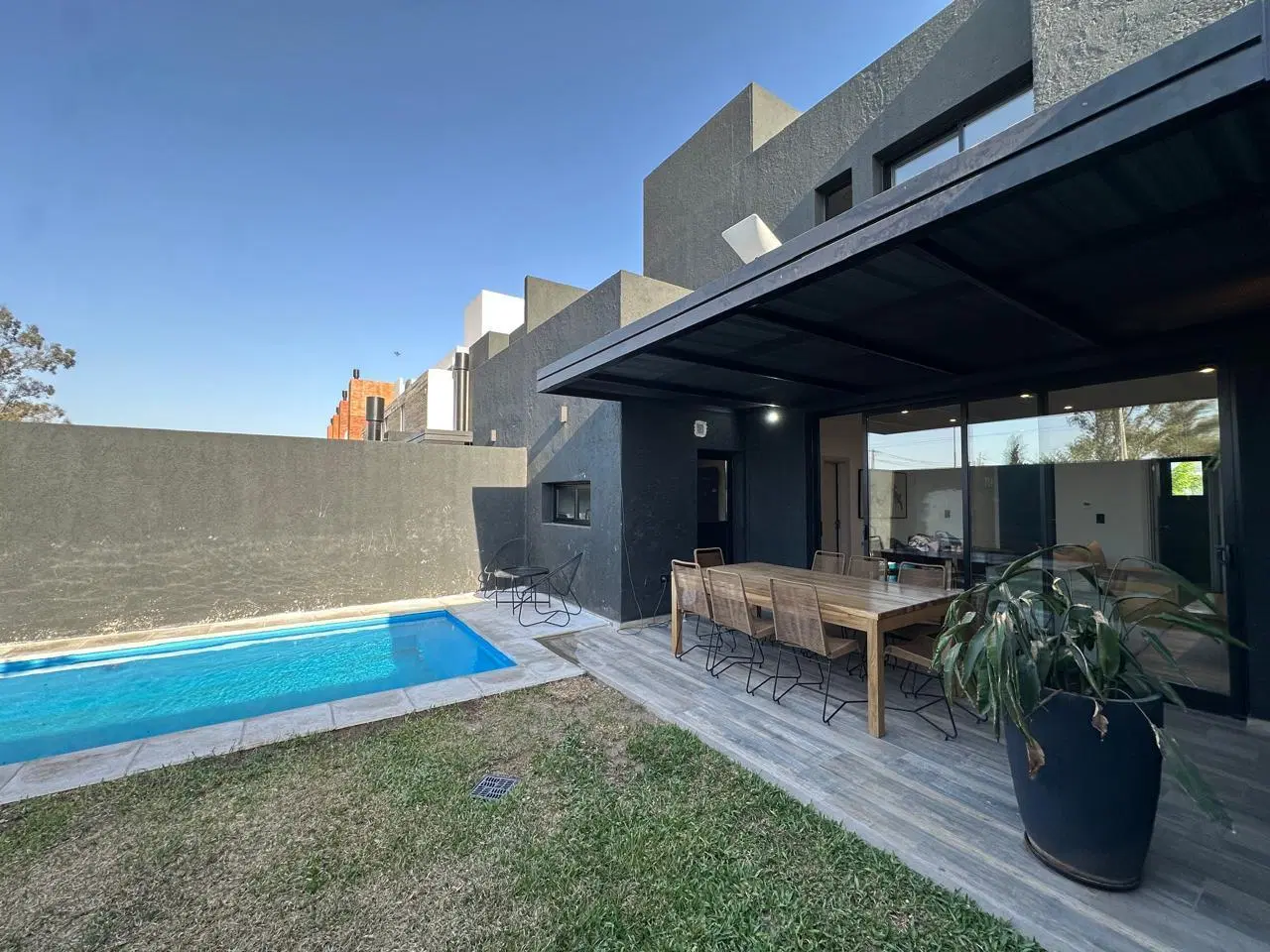 Venta dúplex 3 dormitorios en San Ignacio Village. Con pileta. 1