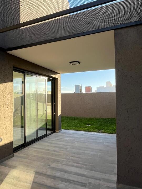 Venta Duplex premium en San Ignacio Village 3 D (1 en PB) cochera doble y asador