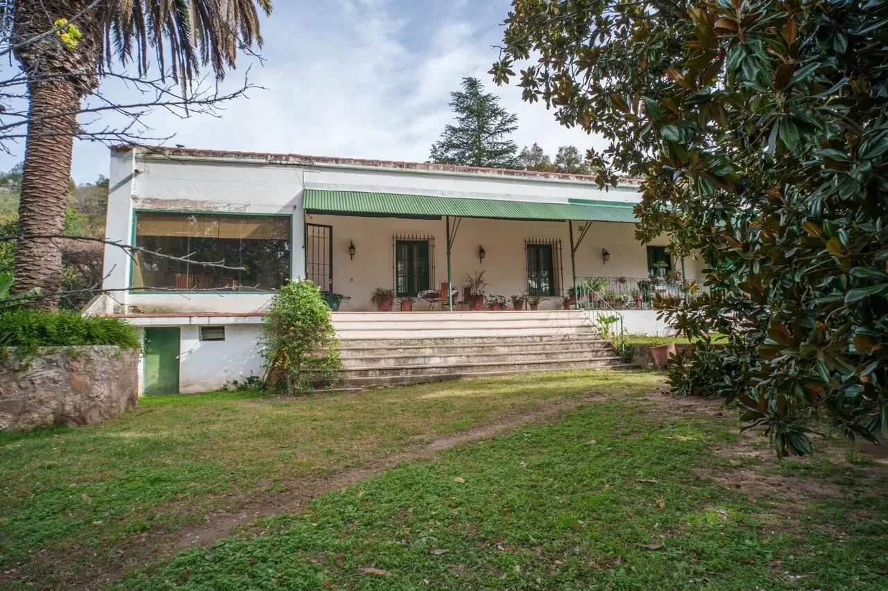 CASA ANTIGUA EN VENTA CON POTENCIAL + BAJADA AL RIO - TANTI 8