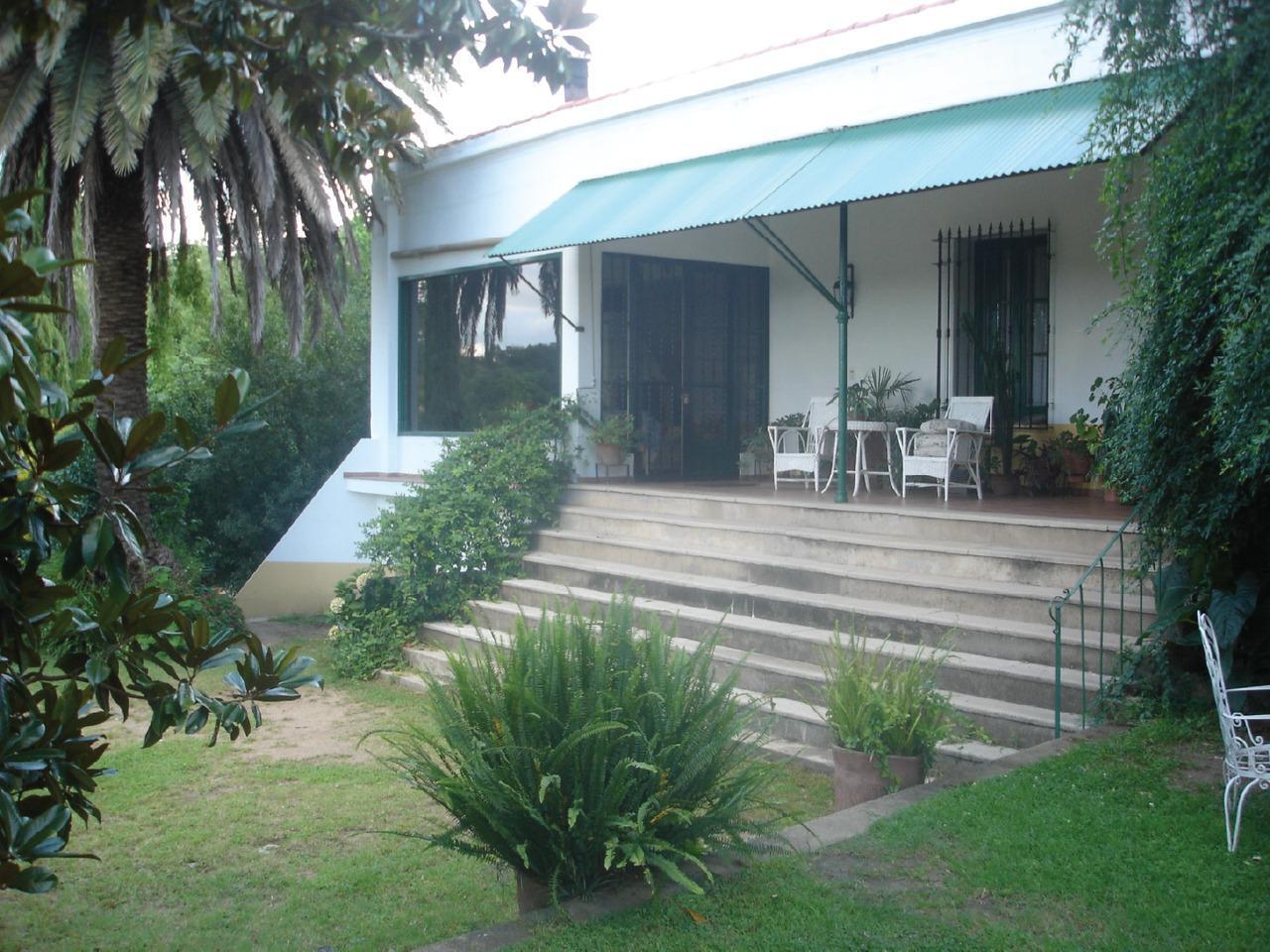 CASA ANTIGUA EN VENTA CON POTENCIAL + BAJADA AL RIO - TANTI