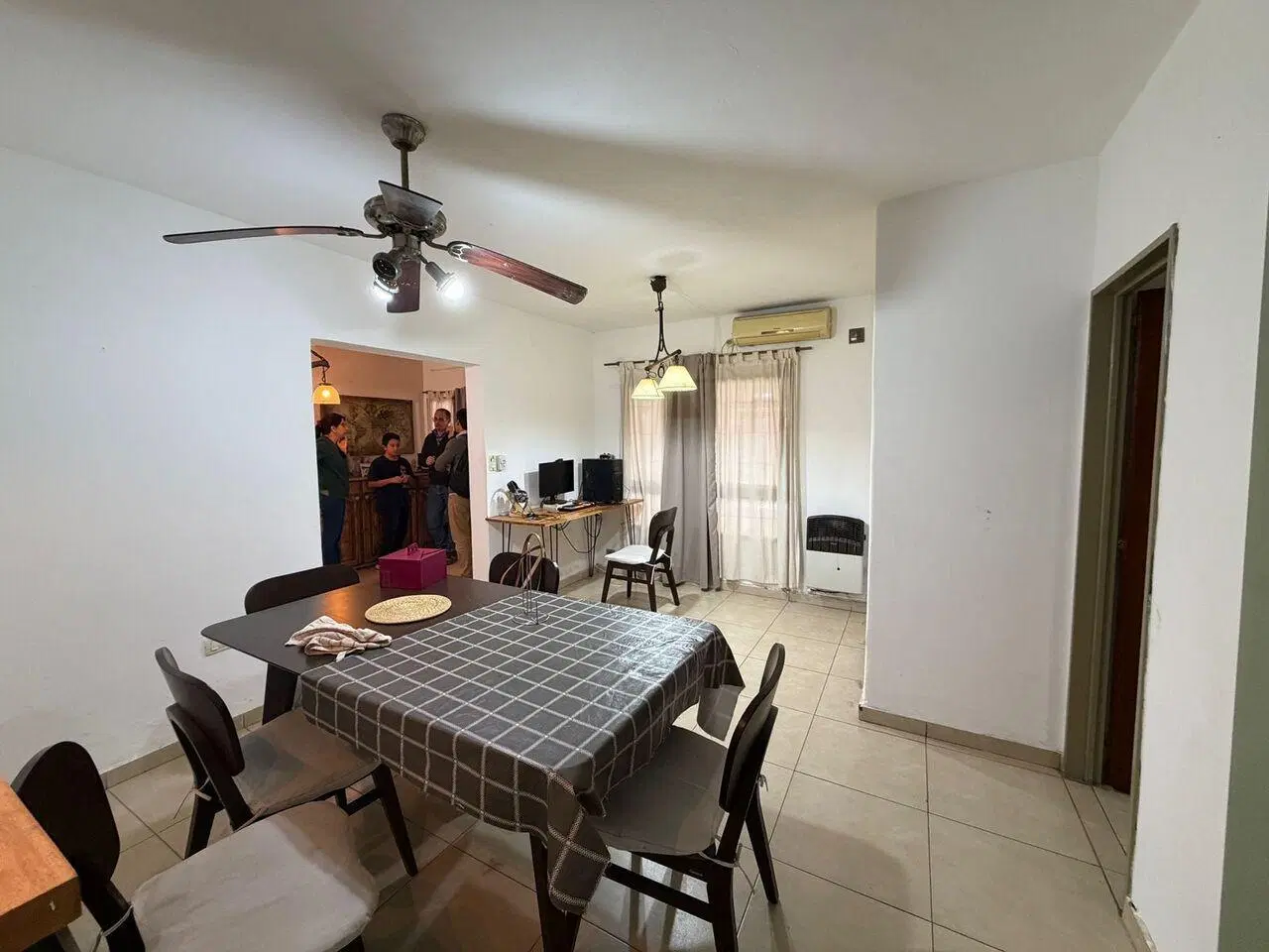 VENDO CASA EN RESIDENCIAL VELEZ SARSFIEL 165 M2 ESCRITURA IMPECABLE !!! PILETA GARAGE 2 AUTOS 5
