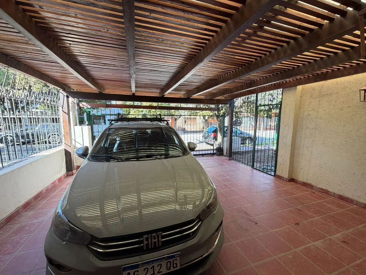VENDO CASA EN RESIDENCIAL VELEZ SARSFIEL 165 M2 ESCRITURA IMPECABLE !!! PILETA GARAGE 2 AUTOS 4