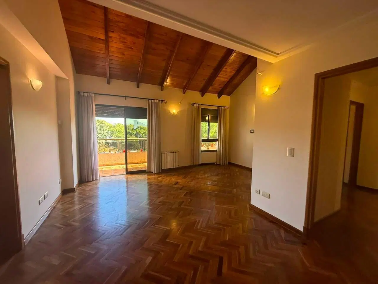 SE VENDE | APTO CRÉDITO | Penthouse 2 Dormitorios y Medio |2 Cochera+Baulera | Vista a las Sierras 3