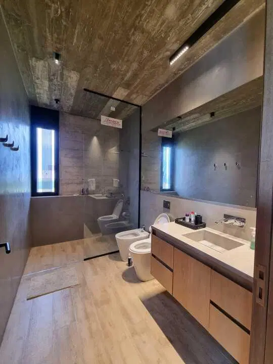 Exclusiva Casa en venta frente a Lago Los Molinos 3
