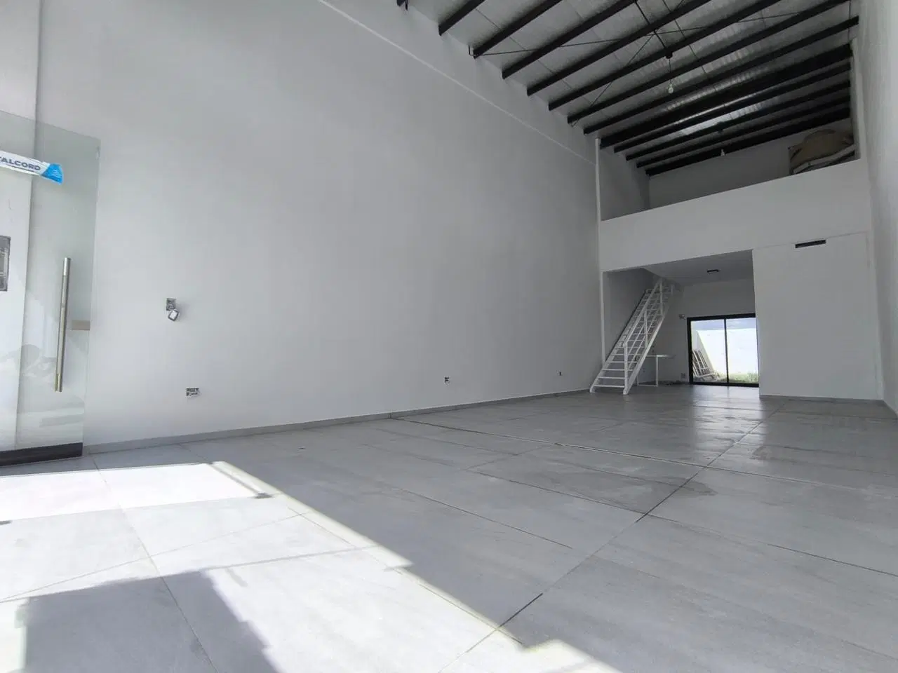 Venta DOCTA BOULEVARD Local Comercial ya rentado excelentes terminaciones 2