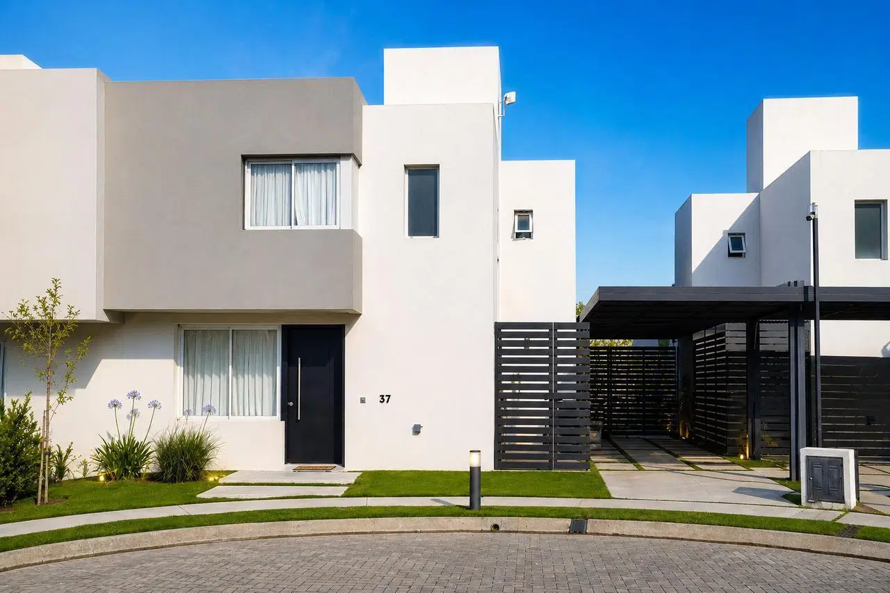 DÚPLEX EN VENTA EN ROSSEN – VALLE ESCONDIDO | 3 DORM + GRAN JARDÍN 4