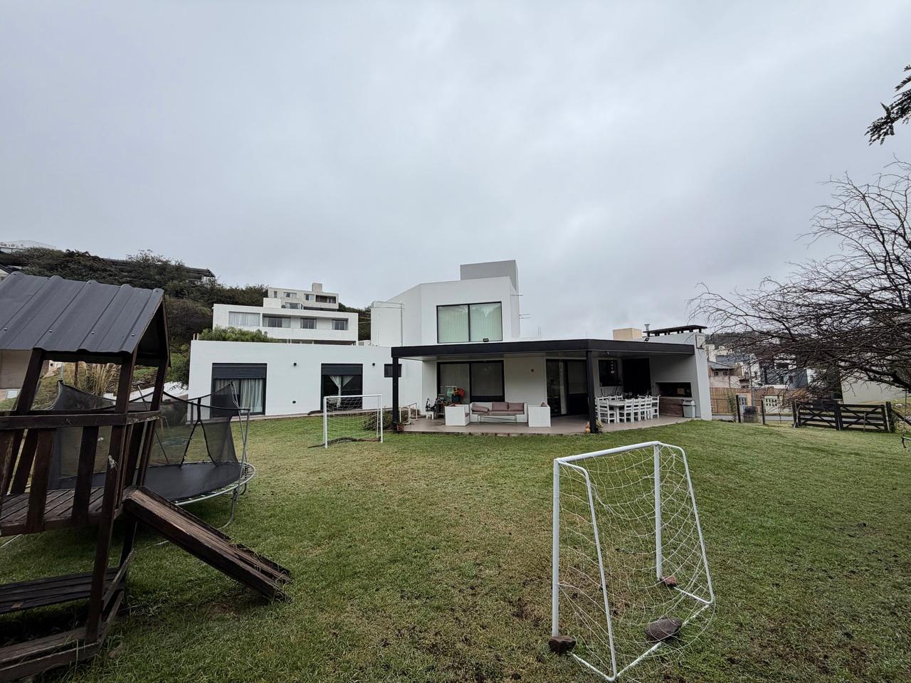 Casa en Venta Country La Cuesta | 1.500 m² de terreno plano | Pileta y gran potencial de ampliación