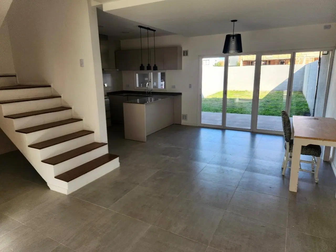 Dúplex en Docta Boulevard Etapa 2 con jardín y diseño moderno 2