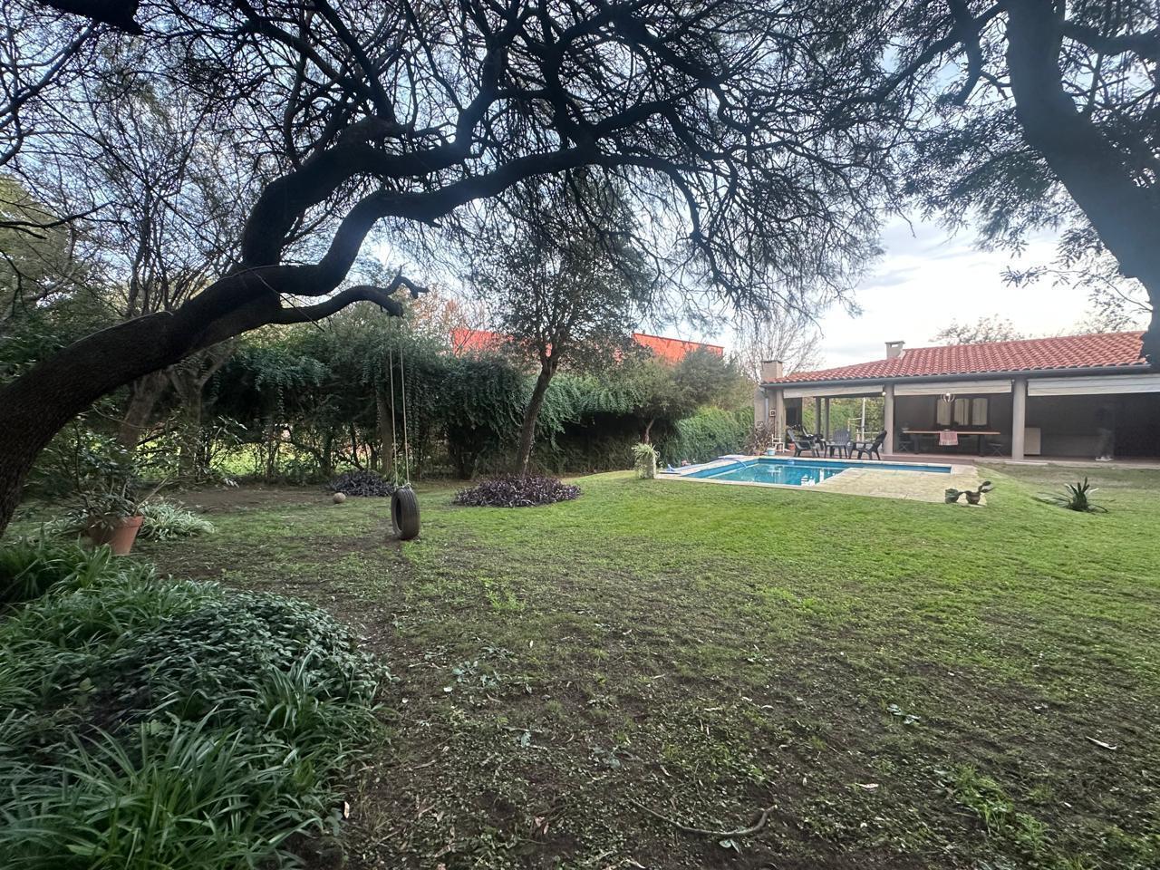 Excelente casa en venta. Country Cuatro Hojas. Apto crédito,