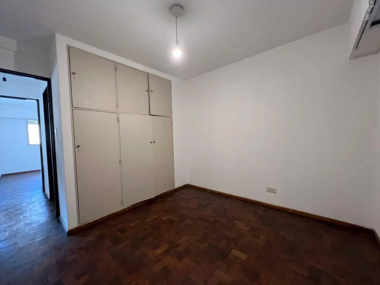 EN VENTA DEPARTAMENTO DE 2 DORMITORIOS CON BALCON FRENTE PLAZA COLON 8