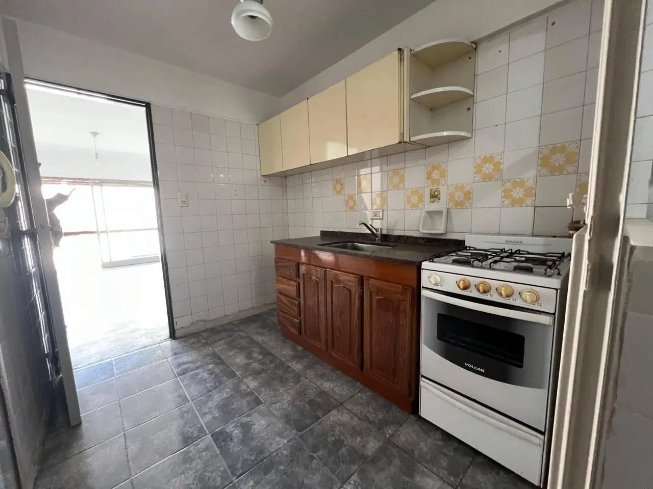 EN VENTA DEPARTAMENTO DE 2 DORMITORIOS CON BALCON FRENTE PLAZA COLON 5
