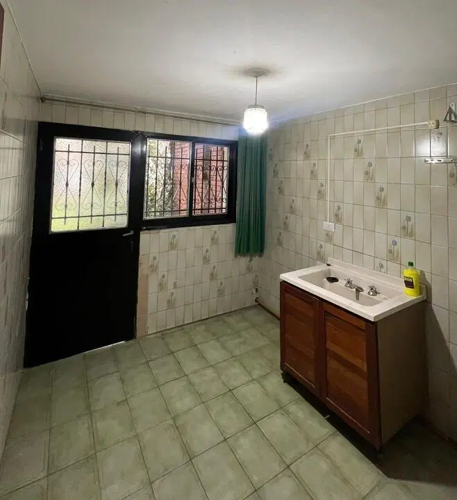 CASA EN VENTA 4 DORMITORIOS + ESCRITORIO BARRIO URCA - APTA CREDITO 2