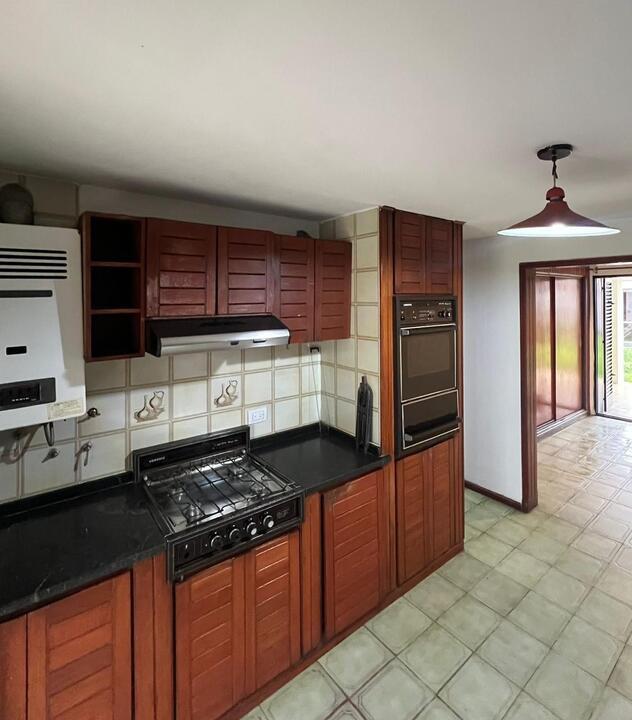 CASA EN VENTA 4 DORMITORIOS + ESCRITORIO BARRIO URCA - APTA CREDITO