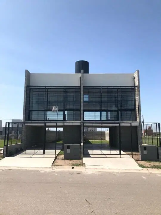 VENTA TRIPLEX DOCTA PRIMERA ETAPA - TODOS LOS SERVICIOS 1