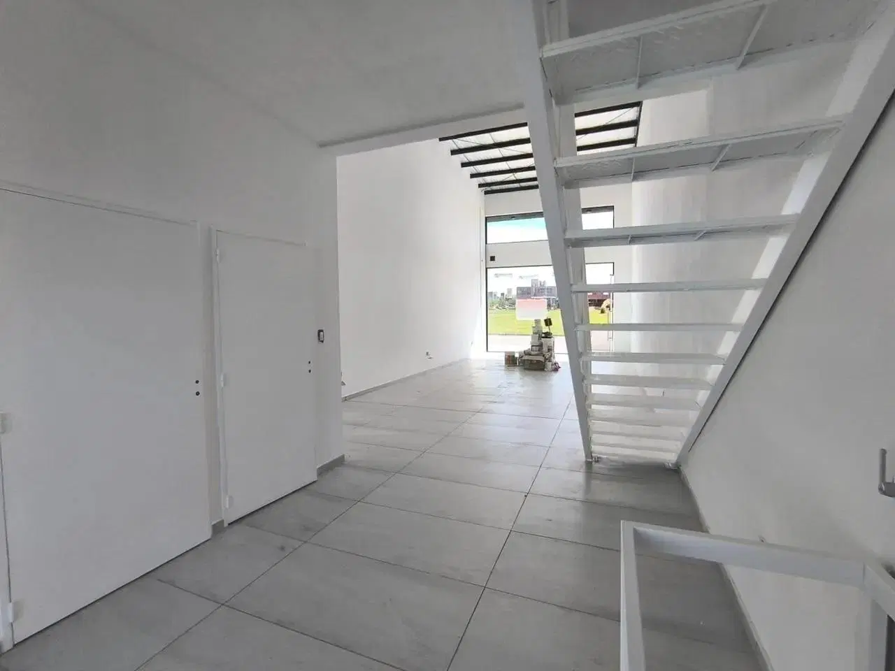 Alquiler excelente local comercial a estrenar. 98m2. Docta Urbanización. 2