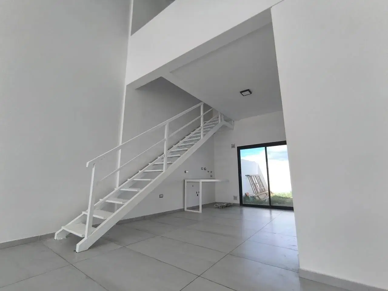 Alquiler excelente local comercial a estrenar. 98m2. Docta Urbanización. 4