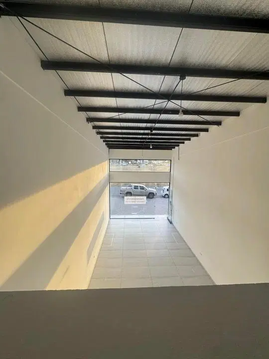 Alquiler excelente local comercial a estrenar. 98m2. Docta Urbanización. 3