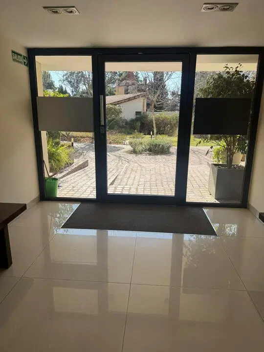 Alquiler Departamento en complejo Casonas del Cerro. 3 dorm. PLANTA BAJA patio 1