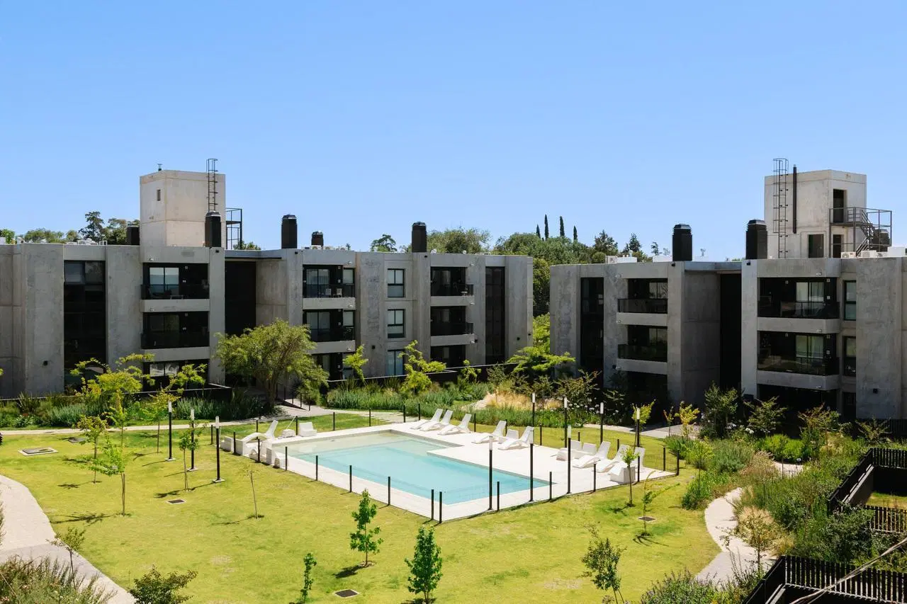 Venta de departamento 2 dormitorios en complejo Garderie 4