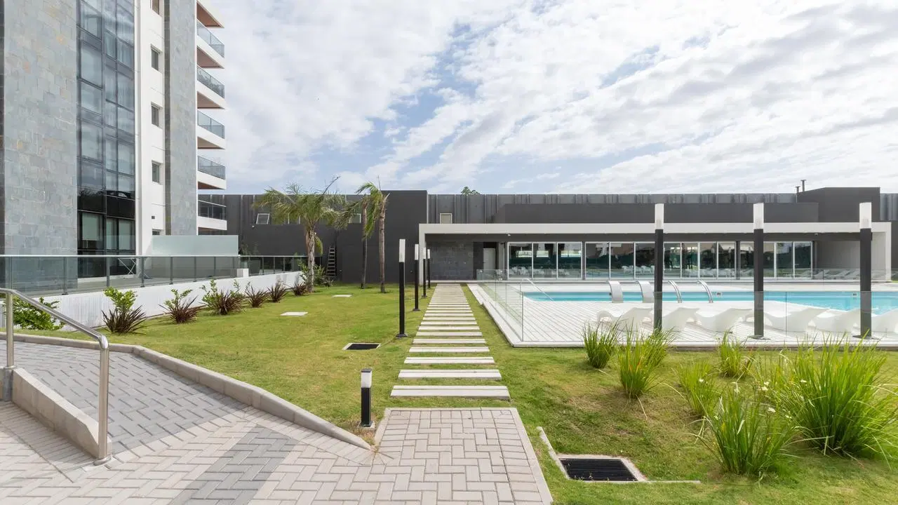 Venta departamento premium de 3 dormitorios con terraza propia en Mediland 5