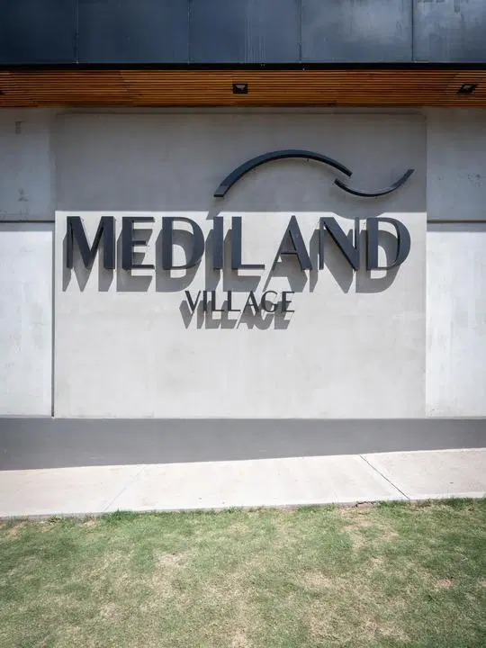 Venta departamento premium de 3 dormitorios con terraza propia en Mediland 3