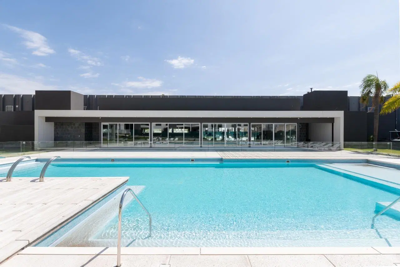 Venta departamento premium de 3 dormitorios con terraza propia en Mediland 4