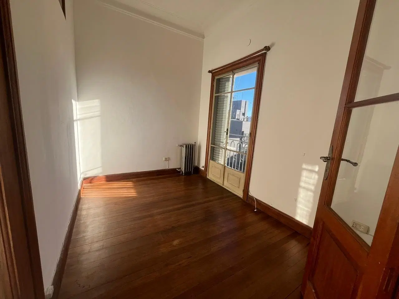 Venta Dpto estilo francés – Av. Olmos – 186 m² - 3 Dorm + Escritorio + Dep Serv + Cochera (opcional) 2
