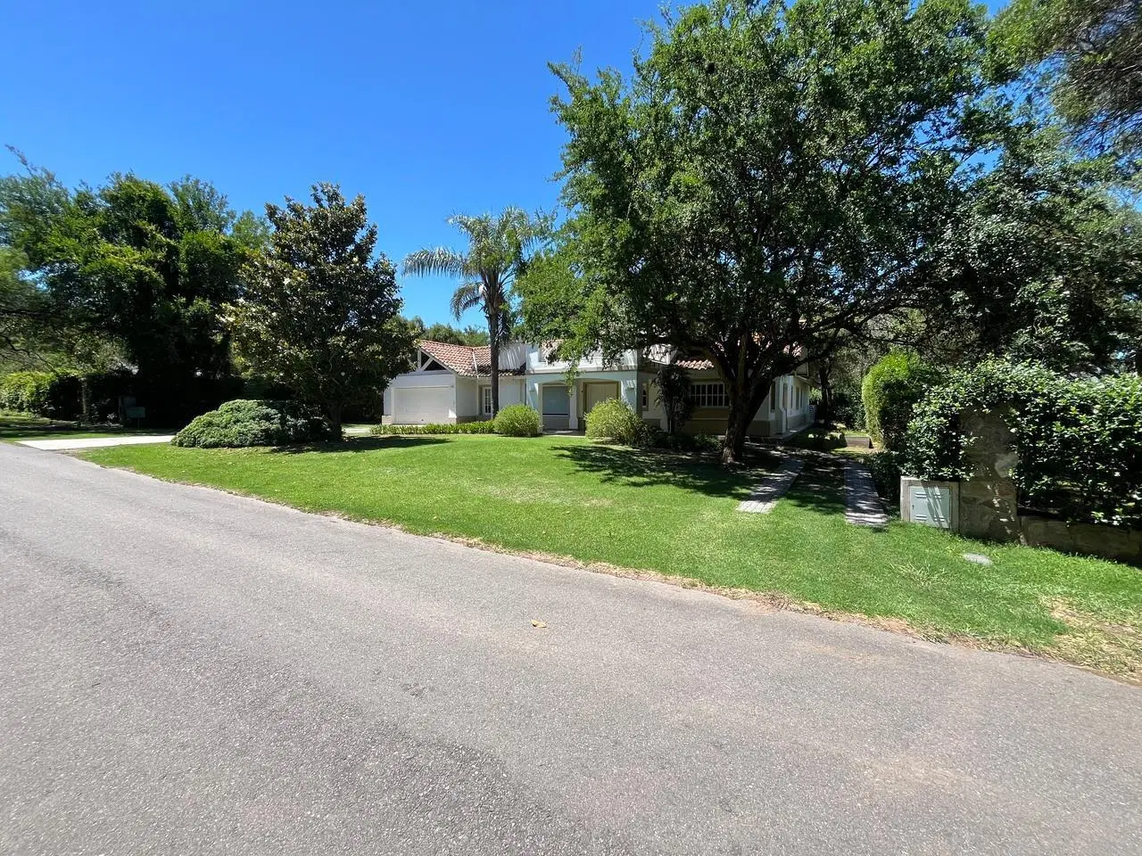 Venta Casa en La Paloma – Villa Allende | 4 Dormitorios + 4 Baños + Quincho + Pileta 2