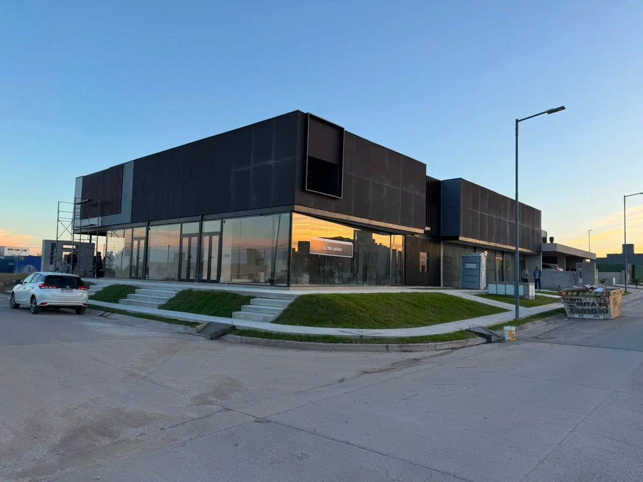 Venta local comercial esquina en Docta Urbanizacion. 65mts. Sobre Boulevard. 4