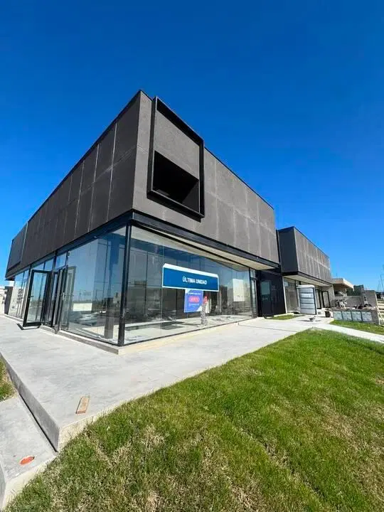 Venta local comercial esquina en Docta Urbanizacion. 65mts. Sobre Boulevard. 8