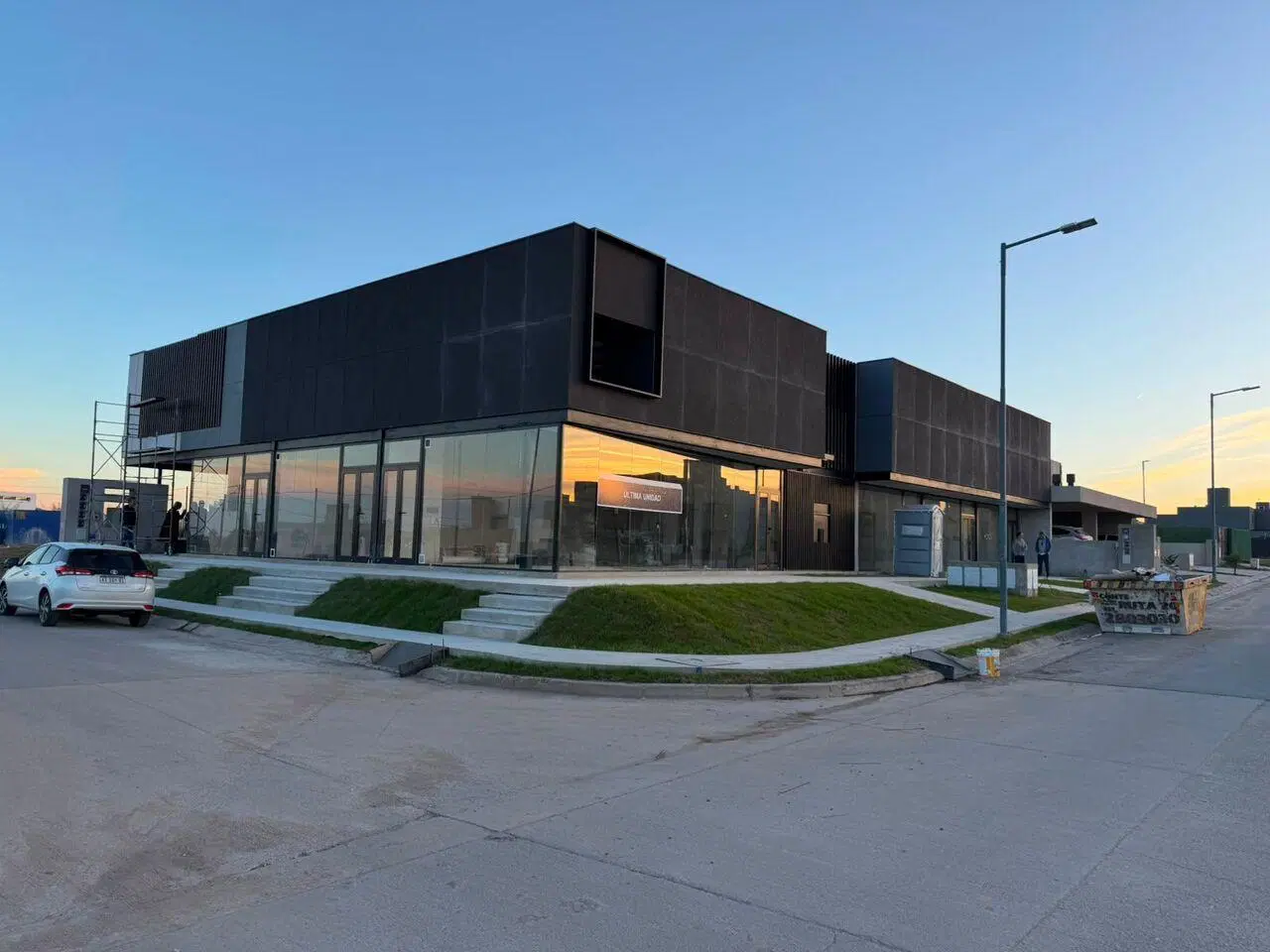 Venta local comercial esquina en Docta Urbanizacion. 65mts. Sobre Boulevard. 3