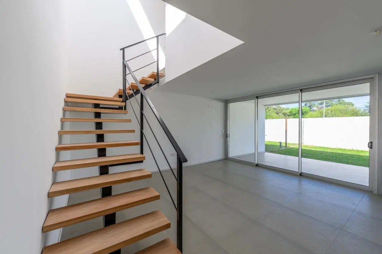 Casas en Venta en Housing | 3 Dormitorios | Patio Propio | Seguridad | Salida a Circunvalación en 2´ 5