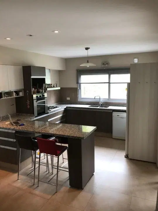 VENDO CASA EN LA RUFINA. UBIC. CENTRAL. 3 DORM. PILETA 5