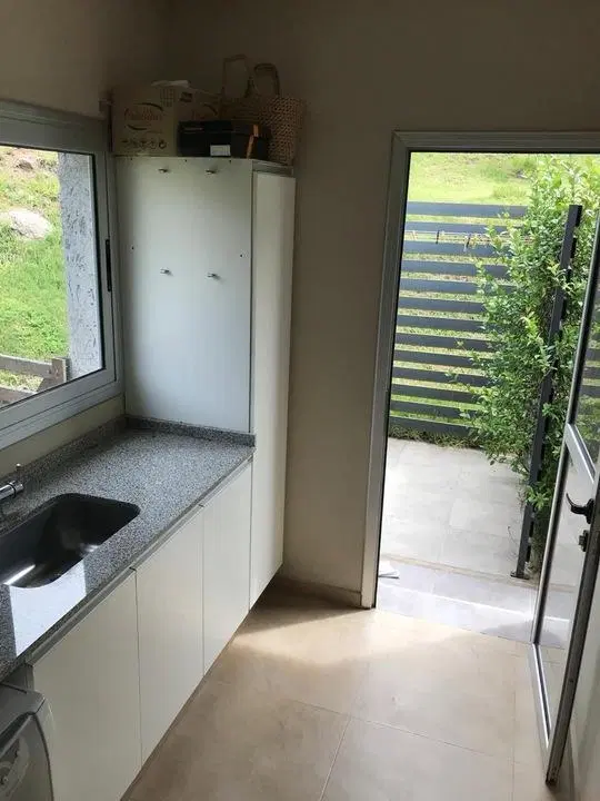 VENDO CASA EN LA RUFINA. UBIC. CENTRAL. 3 DORM. PILETA 3