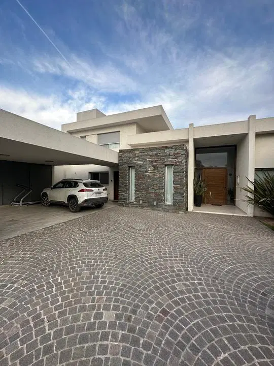 VENTA CASA, ALTOS DEL CHATEAU, 3 DOR., ESCRITORIO, CASITA EXTRA 3
