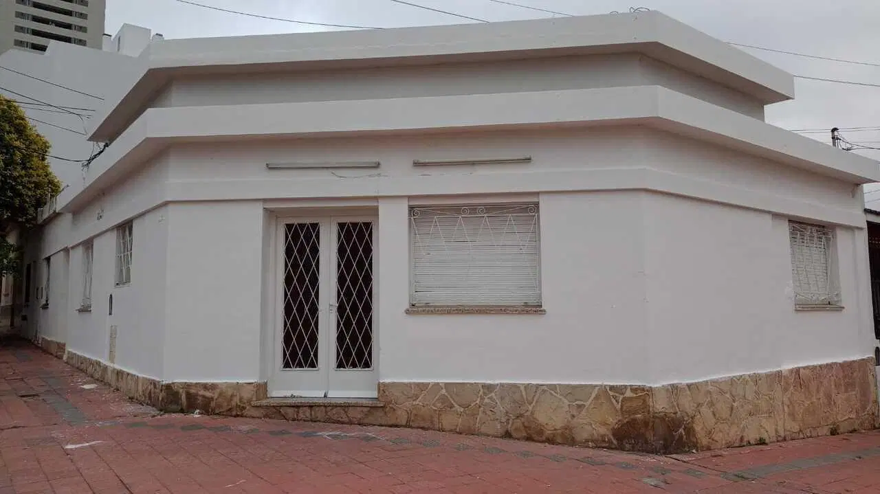 Venta tres casas en Alto Alberdi con rentabilidad 9% 4