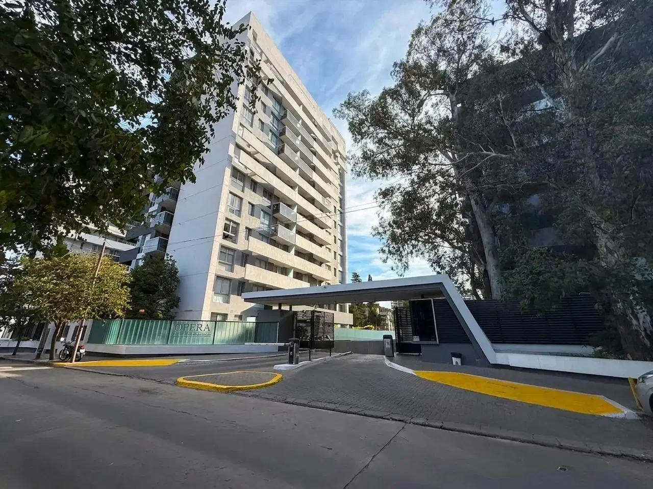 Opera Luxury | Piso 10 | 2 Dorm | 2 Baños | Cochera + Baulera | Vista a las Sierras 3