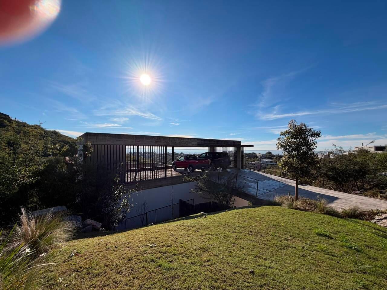 Foto de ALQUILO INCREIBLE CASA CON VISTA 3 DORMITORIOS EN LA DESEADA CALERA 500, imagen 1
